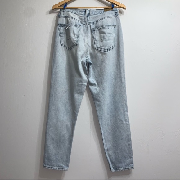 Size 6 American Eagle Outfitters Mom Jean - Picture 2 of 5